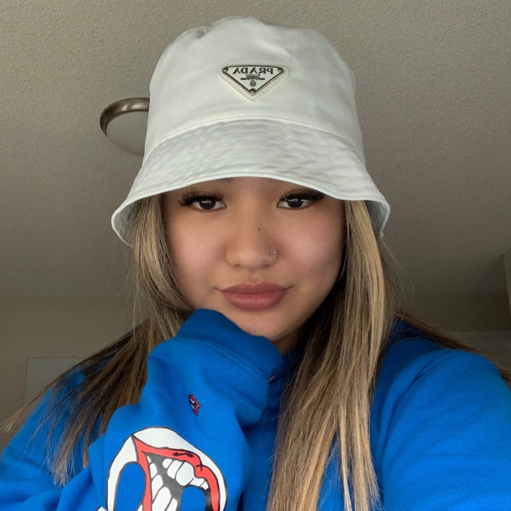 AUTHENTIC PRADA BUCKET HAT 🧢